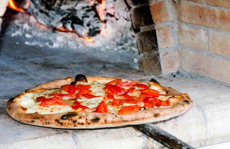 Guarda il menù delle pizze preparate da Ape Verde Pistacchio pizzeria siciliana